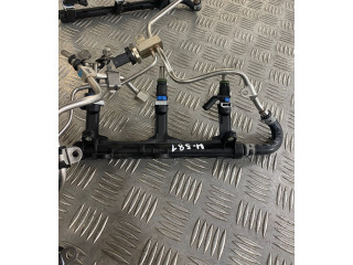 Vstřikovací lišta 06E133682C   Audi A8 S8 D4 4H    CREC 