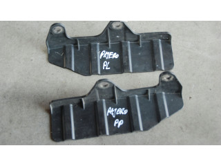 Přístrojová deska Mitsubishi Pajero 2004 200KM