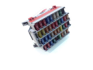 Блок предохранителей  9162439   Volvo V70    