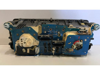 Přístrojová deska Audi 80 90 S2 B4 1991 81117331, 81117332