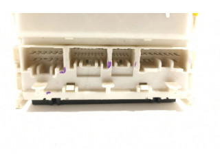 Pojistková skříňka Řídící jednotka BSM 8273047290 Toyota Prius (XW20) 2008