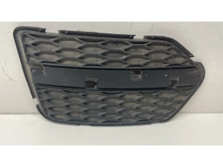 Нижняя решётка (из трех частей) Audi Q3 8U 2011-2016 года 8U0807151F