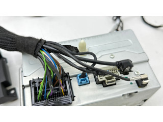 Радио/ проигрыватель CD/DVD / навигация