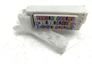 Pojistková skříňka 8273047450A Toyota Prius (XW30) 2010