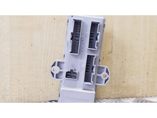 Блок предохранителей 911713E920   KIA Sorento    