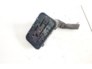 Блок предохранителей 15345261, 1534526-1 Volkswagen Golf Plus