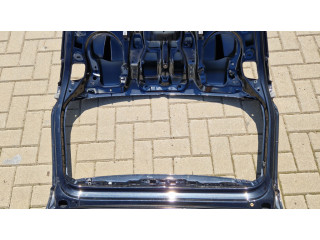 Задняя крышка (багажника)