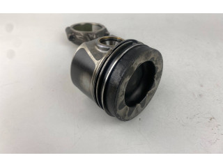  Поршень с шатуном  02604LA, 04LADE  Audi A3 S3 8V  