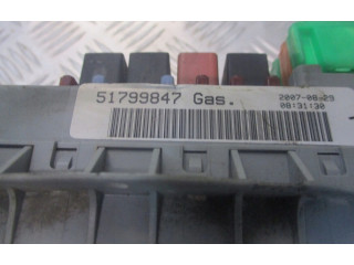 Блок предохранителей  51799847   Fiat Linea    