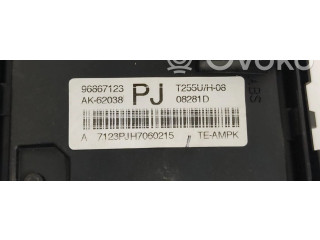 Блок предохранителей 96867123, 96867123 Skoda Octavia Mk3 (5E)