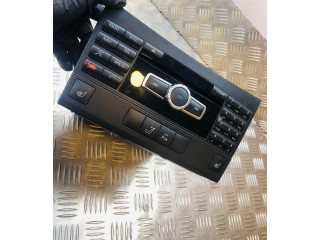 Радио/ проигрыватель CD/DVD / навигация