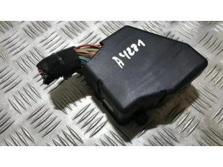 Блок предохранителей 8d1941824 Skoda Octavia Mk1 (1U)