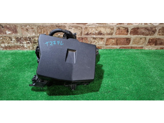 Pojistková skříňka Toyota Avensis T270 2015