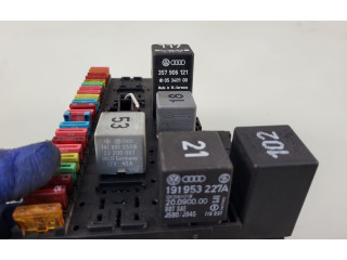 Pojistková skříňka Volkswagen PASSAT B3 1988