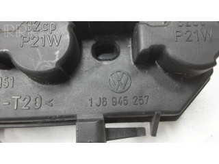 Задний фонарь левый 1J6945096R, 2565    Volkswagen Golf IV   1998-2005 года