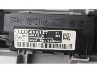 Фонарь освещения передних мест