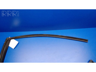 Задний уплотнительная резина (у стекла)