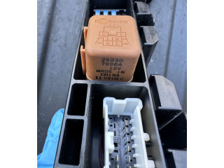 Блок предохранителей 25230, PA66PPE Infiniti M30