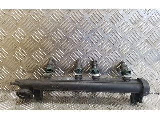 Топливная рампа 06A133317A   Volkswagen Golf IV  