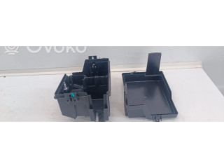 Блок предохранителей 243805284R, 243127363R Dacia Spring