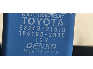 Блок предохранителей 8266253110, 8826321010 Lexus IS 220D-250-350