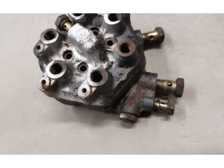 Топливная рампа 0438100151   Audi 80 90 B2  