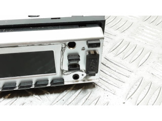 Радио/ проигрыватель CD/DVD / навигация