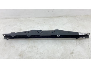 Передняя укрепление бампера