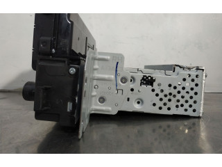 Радио/ проигрыватель CD/DVD / навигация