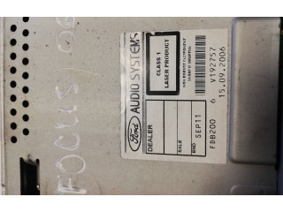 Радио/ проигрыватель CD/DVD / навигация