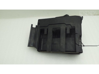 Другая деталь отсека двигателя