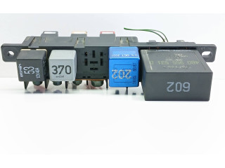 Блок предохранителей  896083000, 8L0941822A   Audi A6 S6 C5 4B    