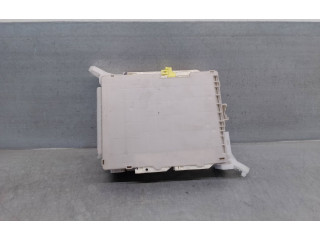 Pojistková skříňka Řídící jednotka BSM 8273060180 Toyota Land Cruiser (J200) 2015
