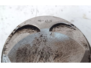 Píst Subaru Outback (BT)