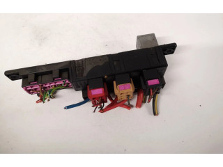 Блок предохранителей 8l0941822 Volkswagen Golf IV