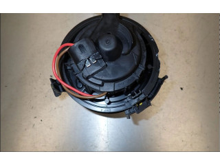 Вентилятор печки    272100975R   Dacia Duster