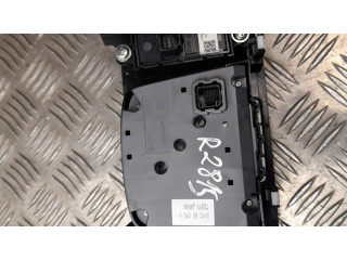 Радио/ проигрыватель CD/DVD / навигация