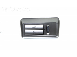 Выключатель открытия задней двери