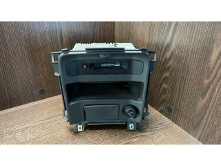 Радио/ проигрыватель CD/DVD / навигация