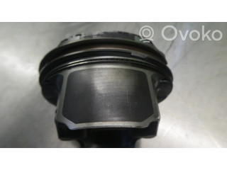 Píst 764016601   BMW 1 F20 F21  pro benzínový motor 2.0  