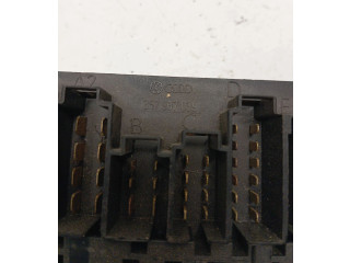 Блок предохранителей  357937039   Volkswagen Transporter - Caravelle T4    