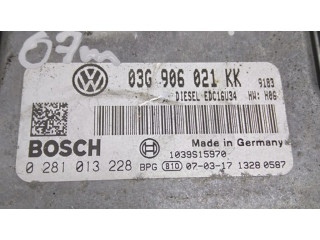 Блок управления двигателя 03G906021KK, 0281013228   Volkswagen Jetta V