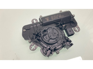 Притягиватель задней крышки