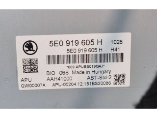 Дисплей    5E0919605H, QW00007A   Skoda Octavia Mk3 (5E)