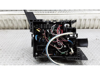 Блок предохранителей MR587816 Mitsubishi Grandis