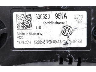 Панель приборов 5G0920951A   Volkswagen Golf Cross       