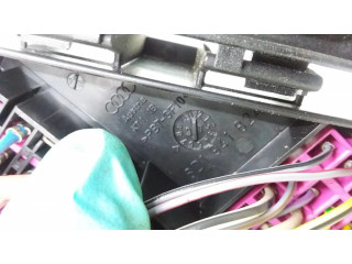   Pojistková skříňka 8D1941824   Audi A3 S3 8L 1997