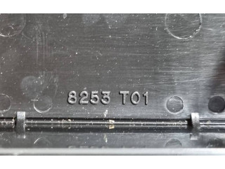 Блок предохранителей  8253T01   Ford Ranger    