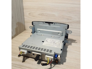 Радио/ проигрыватель CD/DVD / навигация