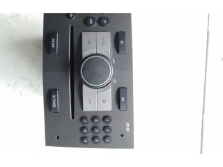 Радио/ проигрыватель CD/DVD / навигация